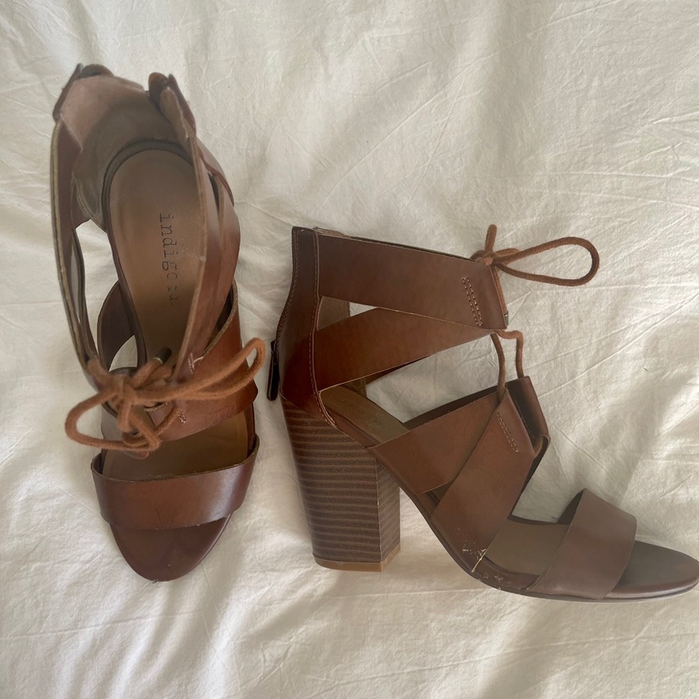 indigo rd. Size 6 Brown Sandal Heels